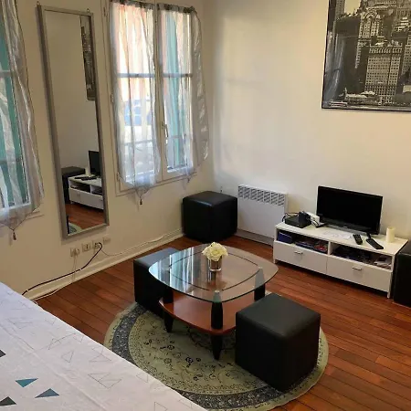 Chaleureux Studio Proche De Paris / Disney *